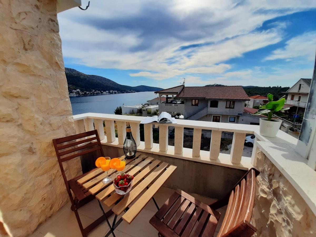 Апартаменти Holiday Beach House Гребащиця Екстер'єр фото