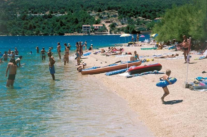 Апартаменти Holiday Beach House Гребащиця Екстер'єр фото