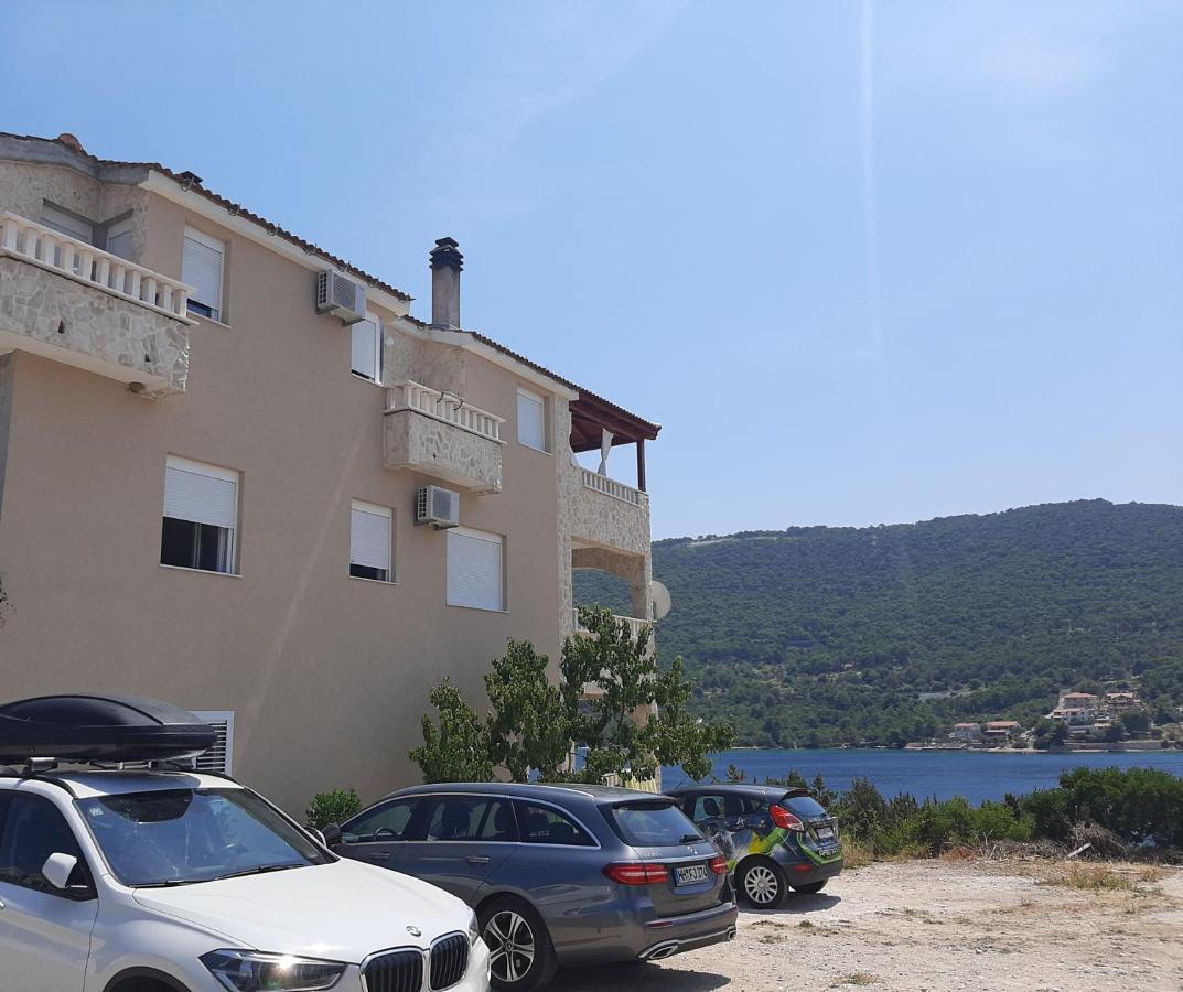 Апартаменти Holiday Beach House Гребащиця Екстер'єр фото